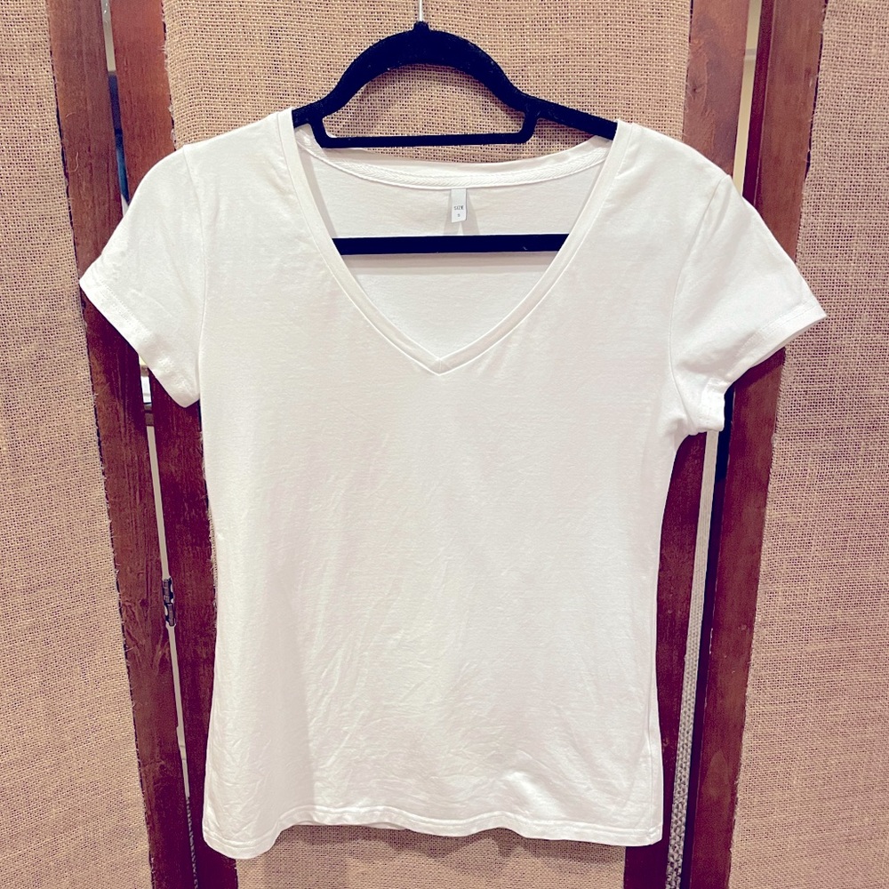 🌥Bacic White V-neck🌥